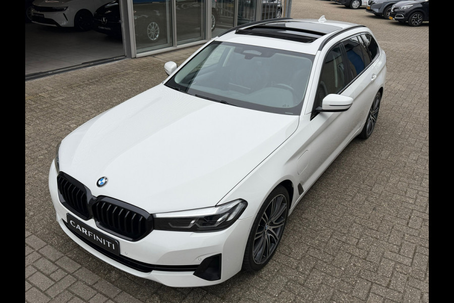 BMW 5 Serie Touring 530e xDrive Executive / Navi / Climate / Camera / Panormadak / Leder / 20"breedset