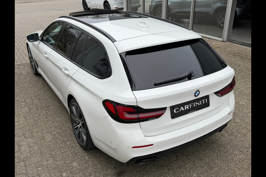 BMW 5 Serie Touring 530e xDrive Executive / Navi / Climate / Camera / Panormadak / Leder / 20"breedset