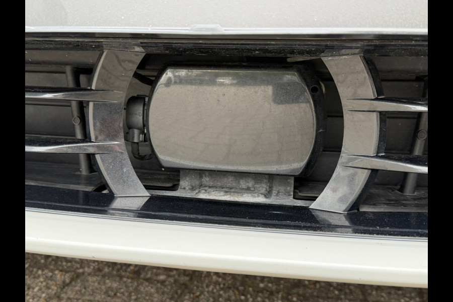 BMW 5 Serie Touring 530e xDrive Executive / Navi / Climate / Camera / Panormadak / Leder / 20"breedset