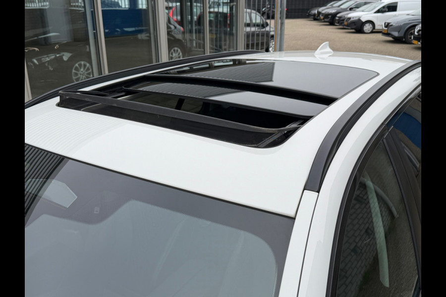 BMW 5 Serie Touring 530e xDrive Executive / Navi / Climate / Camera / Panormadak / Leder / 20"breedset