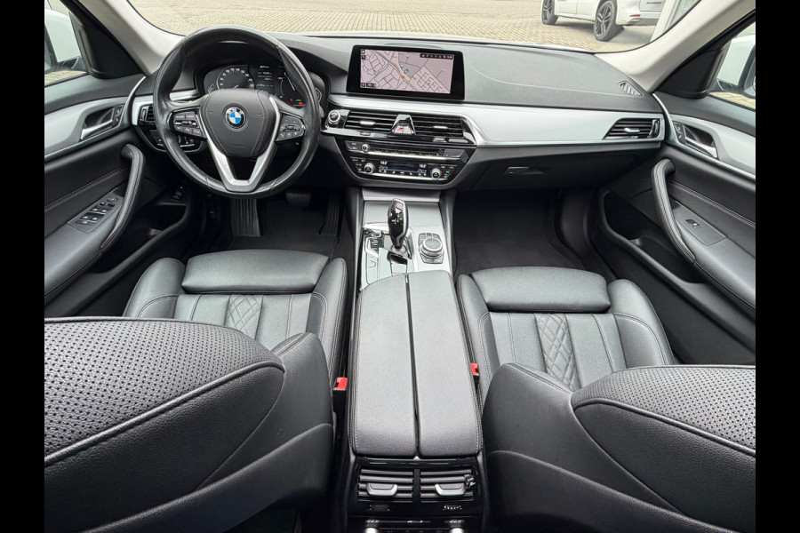 BMW 5 Serie Touring 530e xDrive Executive / Navi / Climate / Camera / Panormadak / Leder / 20"breedset