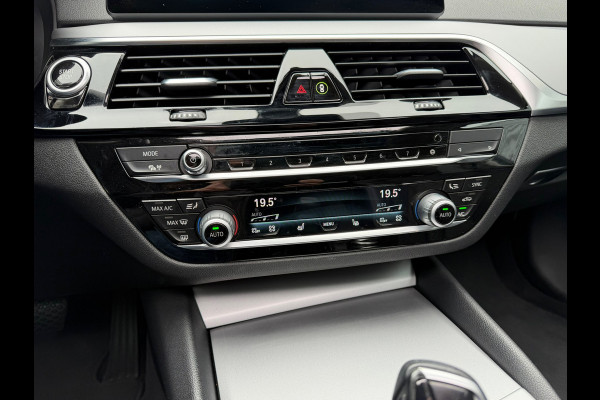 BMW 5 Serie Touring 530e xDrive Executive / Navi / Climate / Camera / Panormadak / Leder / 20"breedset