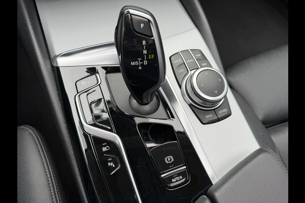 BMW 5 Serie Touring 530e xDrive Executive / Navi / Climate / Camera / Panormadak / Leder / 20"breedset