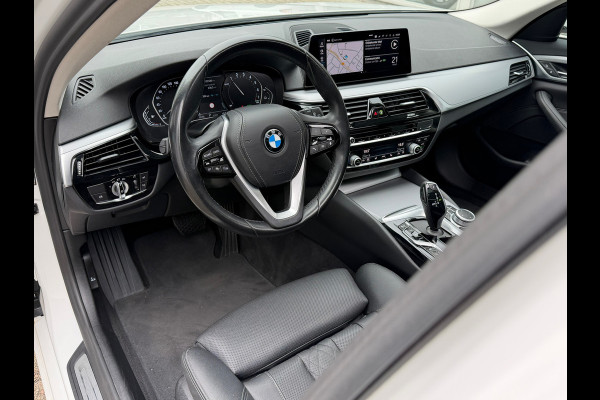 BMW 5 Serie Touring 530e xDrive Executive / Navi / Climate / Camera / Panormadak / Leder / 20"breedset