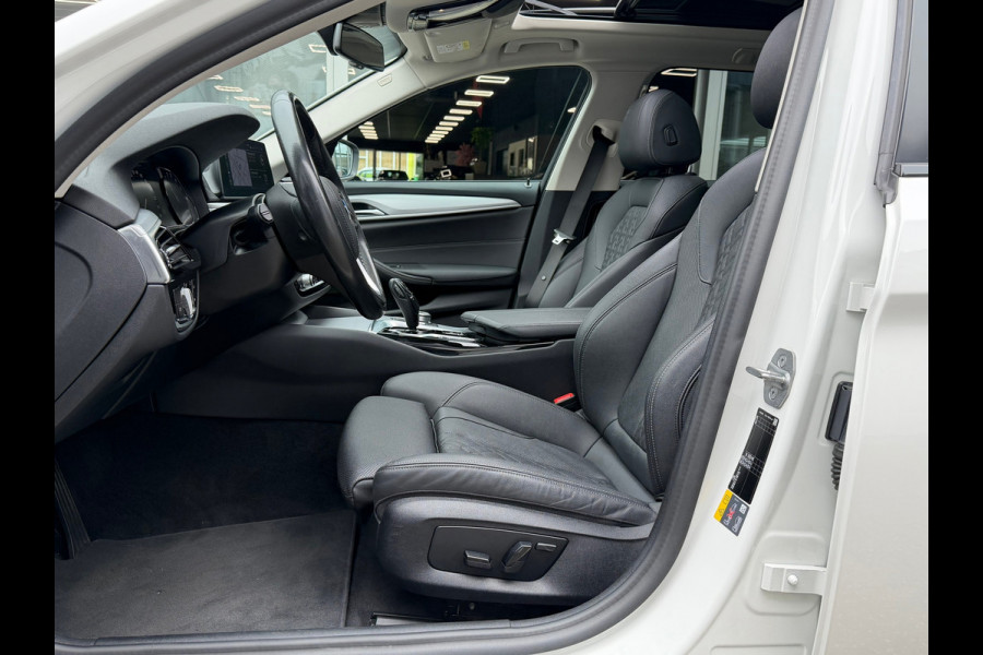 BMW 5 Serie Touring 530e xDrive Executive / Navi / Climate / Camera / Panormadak / Leder / 20"breedset