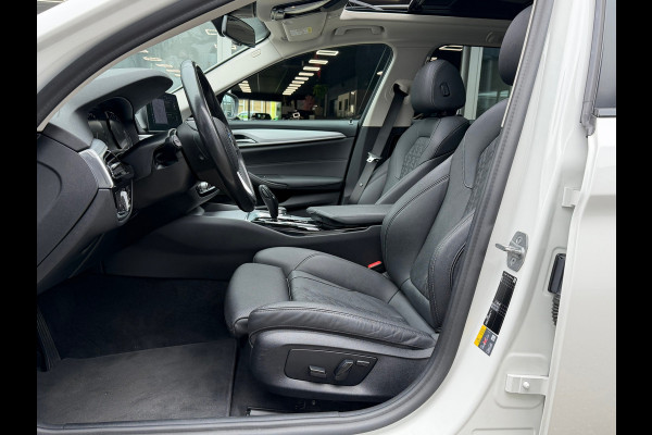 BMW 5 Serie Touring 530e xDrive Executive / Navi / Climate / Camera / Panormadak / Leder / 20"breedset