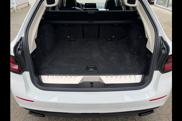 BMW 5 Serie Touring 530e xDrive Executive / Navi / Climate / Camera / Panormadak / Leder / 20"breedset