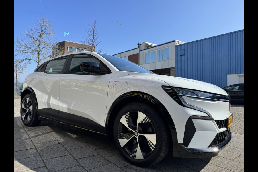 Renault Mégane E-Tech EV40 Boost Charge Equilibre - AUTOMAAT I Apple CarPlay / Navigatie I Sport velgen 18 inch I Nieuw Staat