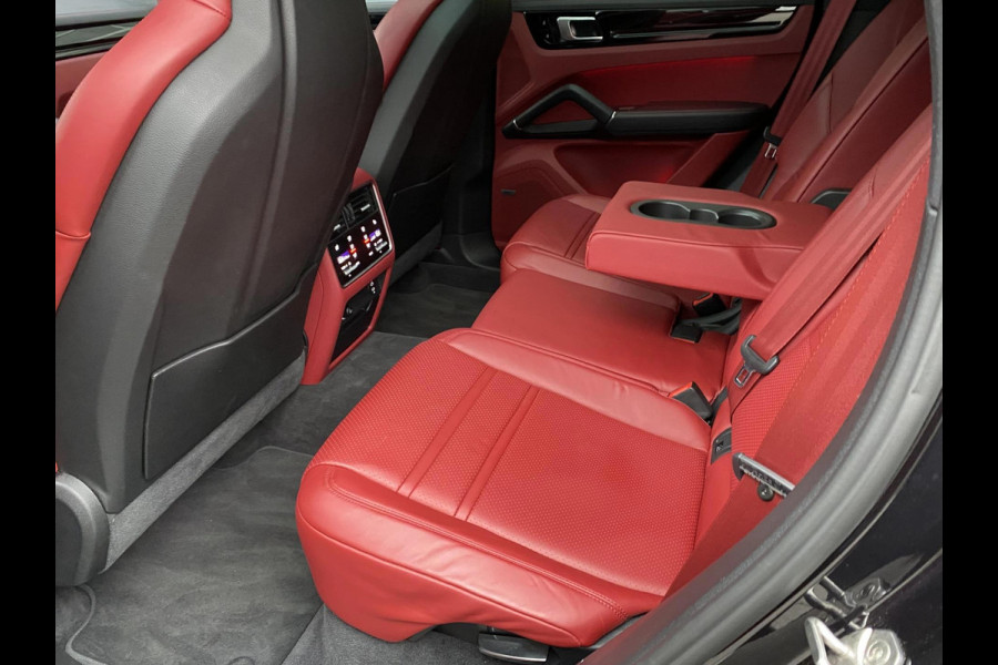 Porsche Cayenne Coupé 3.0 E-Hybrid 463PK - Matt Zwart I Panorama dak I Leer I Navigatie en nog veel Meer...