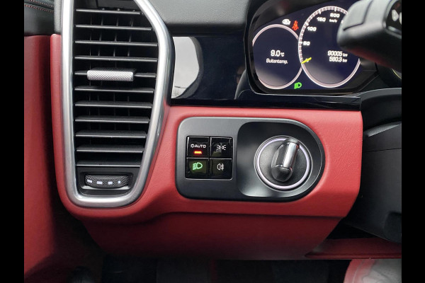 Porsche Cayenne Coupé 3.0 E-Hybrid 463PK - Matt Zwart I Panorama dak I Leer I Navigatie en nog veel Meer...