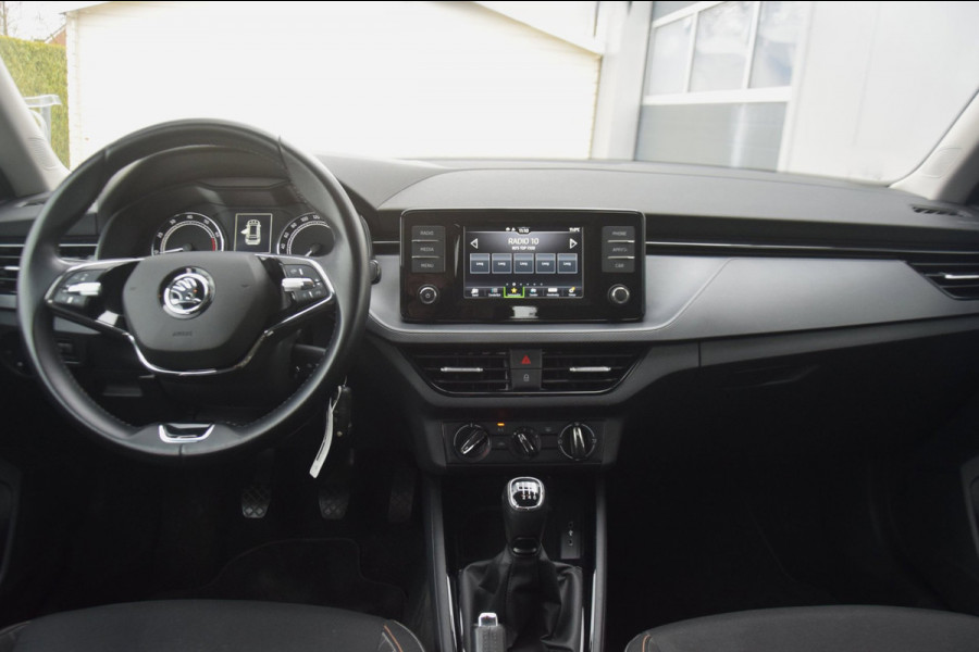 Škoda Kamiq 1.0 TSI Ambition TREKHAAK WEGKLAPBAAR/PARKEERSENSOREN ACHTER/APPLE CARPLAY