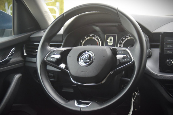 Škoda Kamiq 1.0 TSI Ambition TREKHAAK WEGKLAPBAAR/PARKEERSENSOREN ACHTER/APPLE CARPLAY