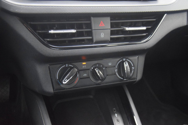 Škoda Kamiq 1.0 TSI Ambition TREKHAAK WEGKLAPBAAR/PARKEERSENSOREN ACHTER/APPLE CARPLAY