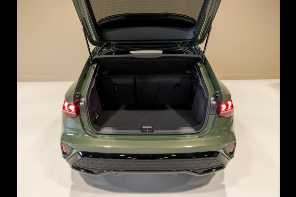 Audi A3 Sportback 35 TFSI S edition / 150pk / Panorama dak / Sonos / Achteruitrij camera /