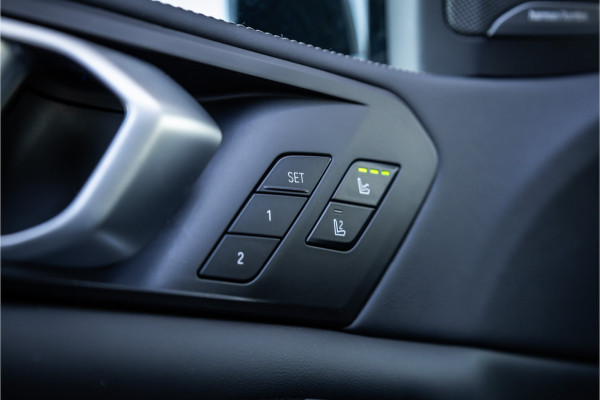 BMW X5 xDrive50e - M Sport | H&K | Kuipstoelen | Stoelkoeling & Massage | Carbon