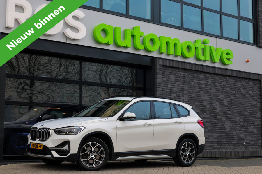 BMW X1 sDrive20i Executive Edition | NAP! | DEALER.OND | PANO | HUD | TREKHAAK | STOELVERWARMING |