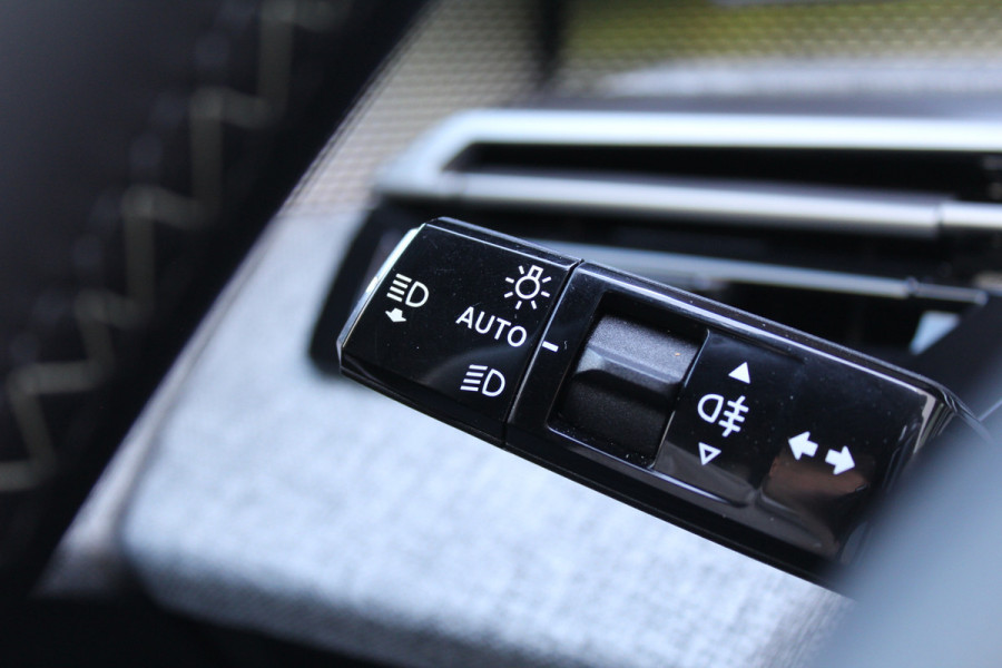 Peugeot 3008 1.2 Hybrid 145 GT | Adaptieve Cruise | Camera | Navigatie | Stoelverwarming | Elektr. achterklep