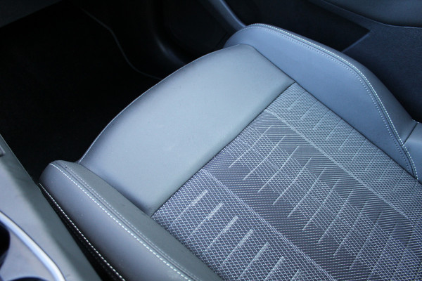 Peugeot 3008 1.2 Hybrid 145 GT | Adaptieve Cruise | Camera | Navigatie | Stoelverwarming | Elektr. achterklep