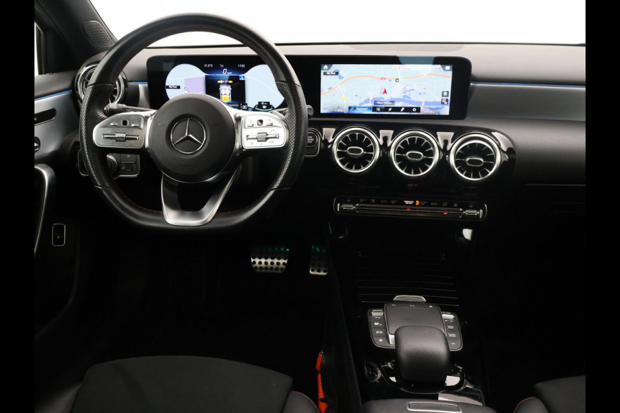 Mercedes-Benz A-Klasse 250e AMG SPORT + PANORAMA | MEMORY | TREKHAAK | SFEERVERLICHTING | CAMERA | STOELVERWARMING