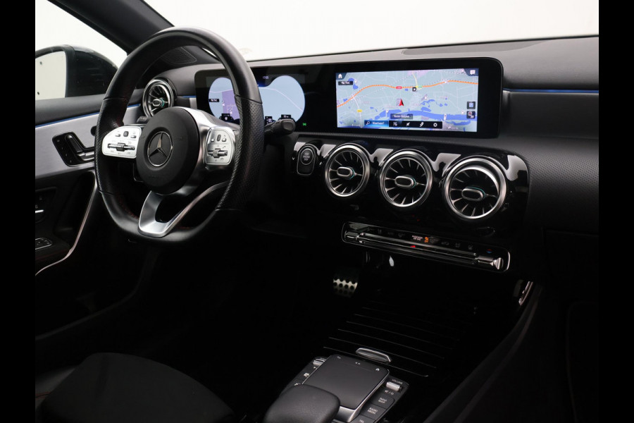 Mercedes-Benz A-Klasse 250e AMG SPORT + PANORAMA | MEMORY | TREKHAAK | SFEERVERLICHTING | CAMERA | STOELVERWARMING