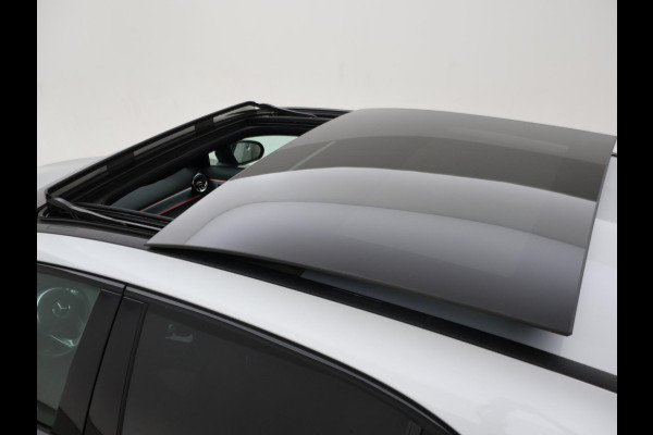 Mercedes-Benz A-Klasse 250e AMG SPORT + PANORAMA | MEMORY | TREKHAAK | SFEERVERLICHTING | CAMERA | STOELVERWARMING