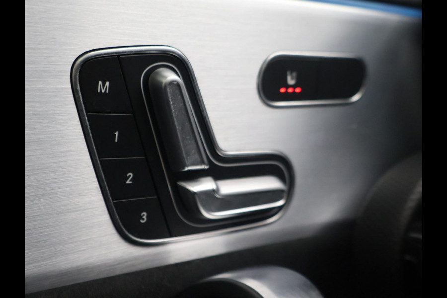 Mercedes-Benz A-Klasse 250e AMG SPORT + PANORAMA | MEMORY | TREKHAAK | SFEERVERLICHTING | CAMERA | STOELVERWARMING