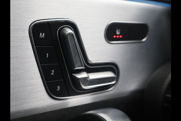 Mercedes-Benz A-Klasse 250e AMG SPORT + PANORAMA | MEMORY | TREKHAAK | SFEERVERLICHTING | CAMERA | STOELVERWARMING