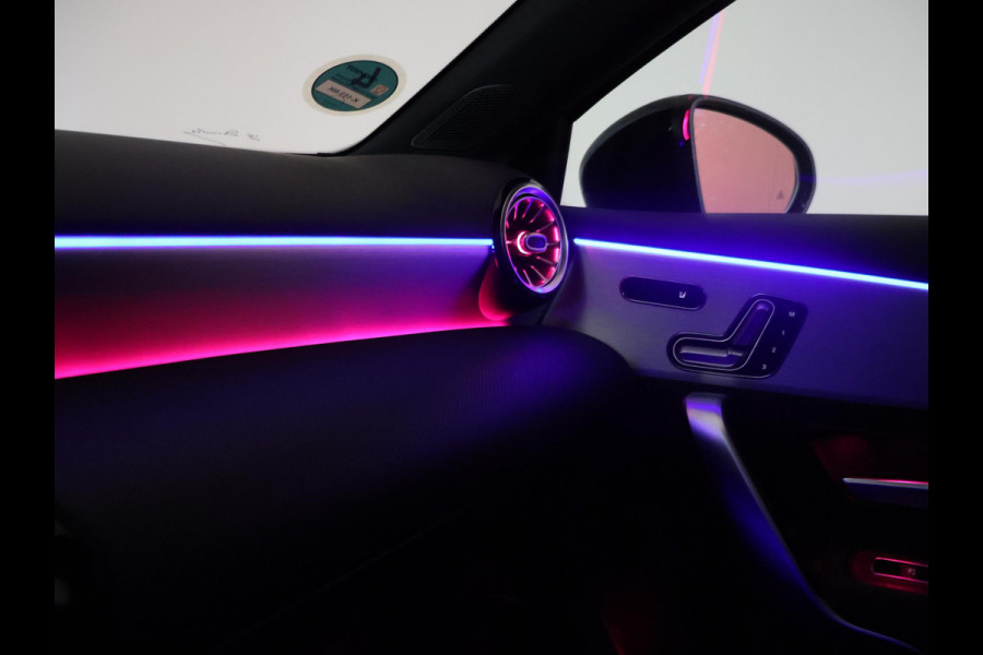 Mercedes-Benz A-Klasse 250e AMG SPORT + PANORAMA | MEMORY | TREKHAAK | SFEERVERLICHTING | CAMERA | STOELVERWARMING