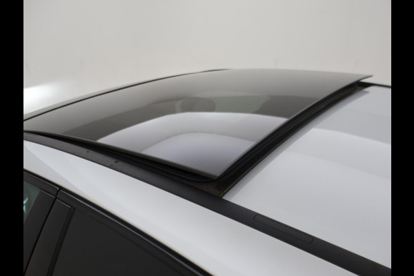 Mercedes-Benz A-Klasse 250e AMG SPORT + PANORAMA | MEMORY | TREKHAAK | SFEERVERLICHTING | CAMERA | STOELVERWARMING