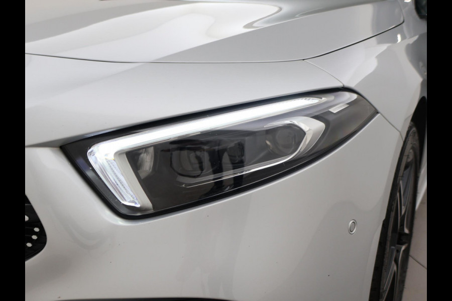 Mercedes-Benz A-Klasse 250e AMG SPORT + PANORAMA | MEMORY | TREKHAAK | SFEERVERLICHTING | CAMERA | STOELVERWARMING