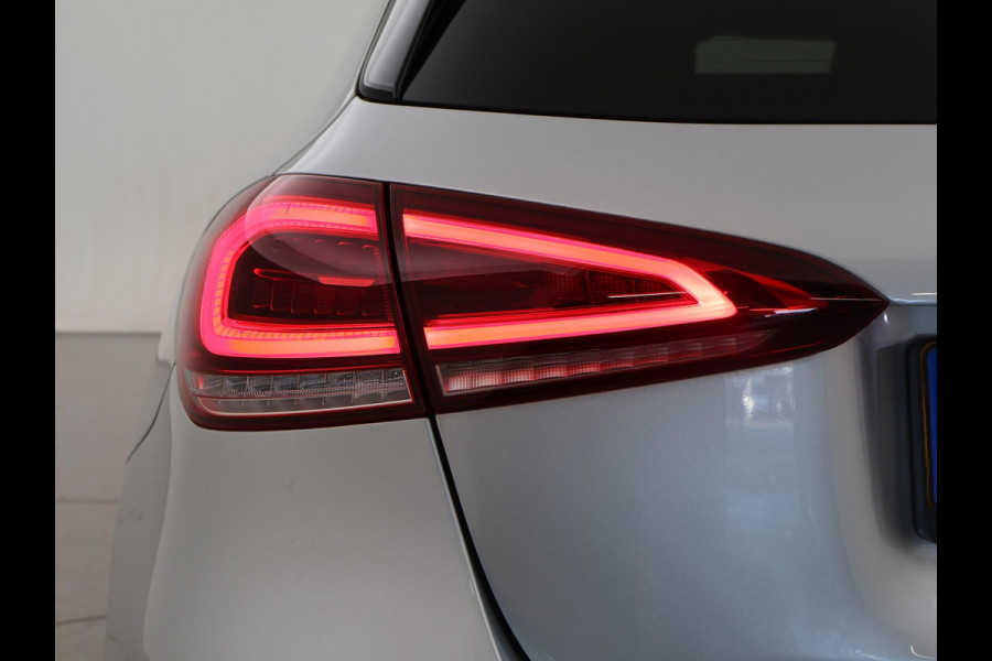 Mercedes-Benz A-Klasse 250e AMG SPORT + PANORAMA | MEMORY | TREKHAAK | SFEERVERLICHTING | CAMERA | STOELVERWARMING