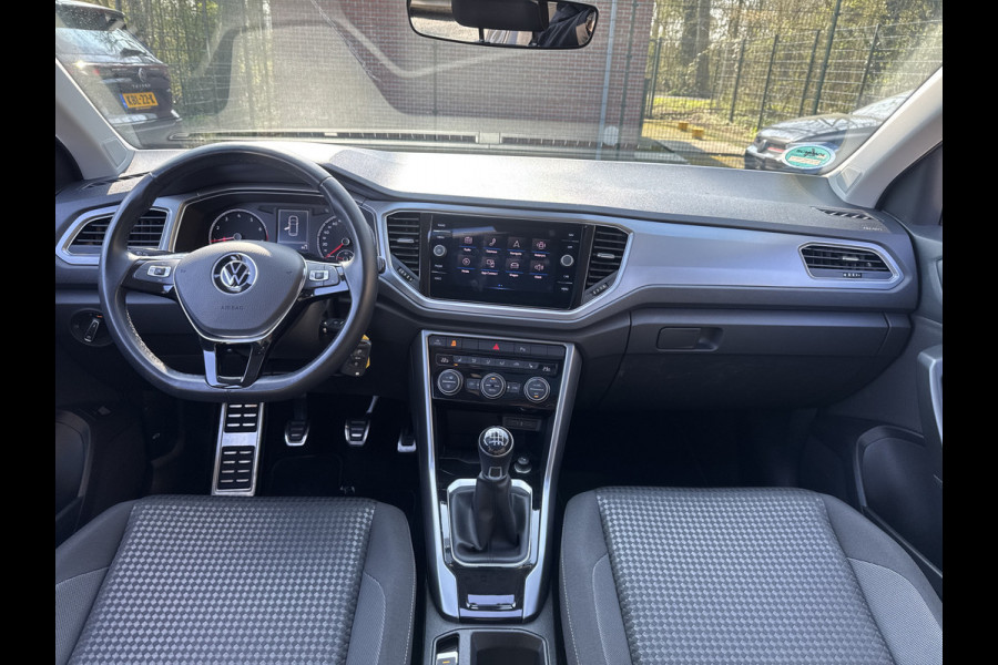 Volkswagen T-Roc TSI 110PK COMFORTLINE CARPLAY/PANORAMADAK/STOELVERW.
