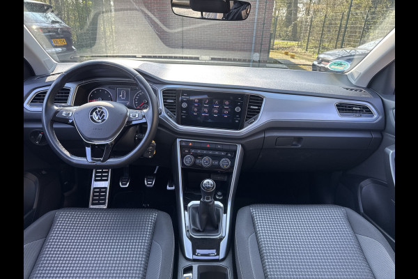 Volkswagen T-Roc TSI 110PK COMFORTLINE CARPLAY/PANORAMADAK/STOELVERW.