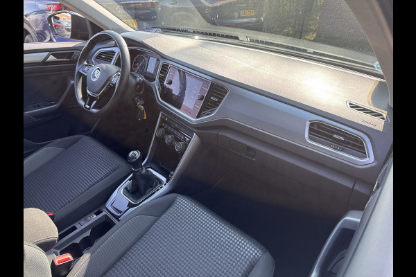 Volkswagen T-Roc TSI 110PK COMFORTLINE CARPLAY/PANORAMADAK/STOELVERW.