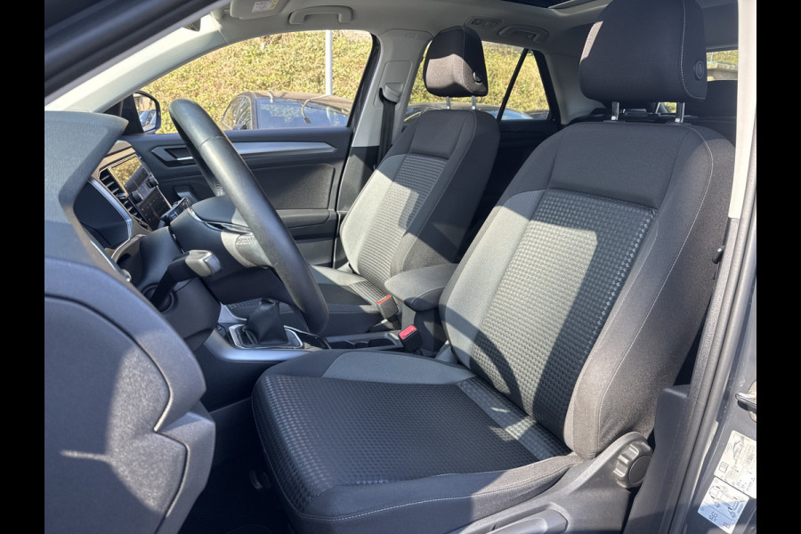 Volkswagen T-Roc TSI 110PK COMFORTLINE CARPLAY/PANORAMADAK/STOELVERW.