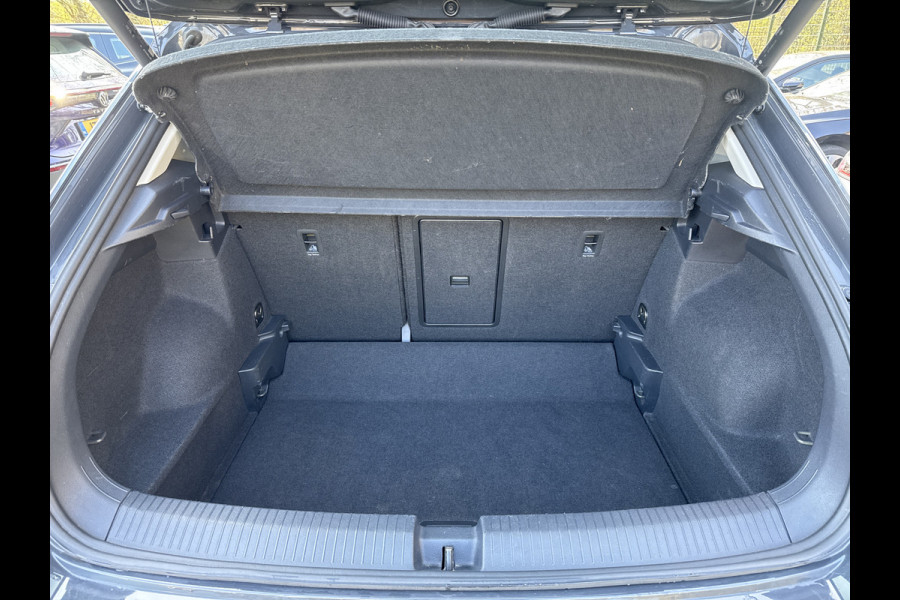 Volkswagen T-Roc TSI 110PK COMFORTLINE CARPLAY/PANORAMADAK/STOELVERW.