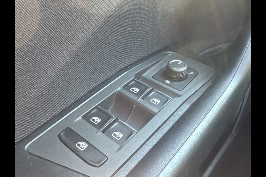 Volkswagen T-Roc TSI 110PK COMFORTLINE CARPLAY/PANORAMADAK/STOELVERW.
