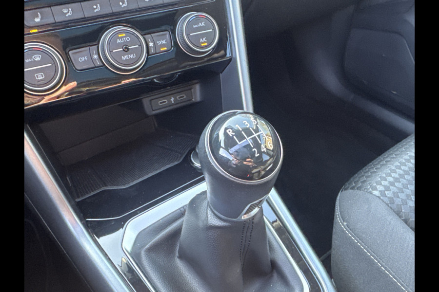 Volkswagen T-Roc TSI 110PK COMFORTLINE CARPLAY/PANORAMADAK/STOELVERW.