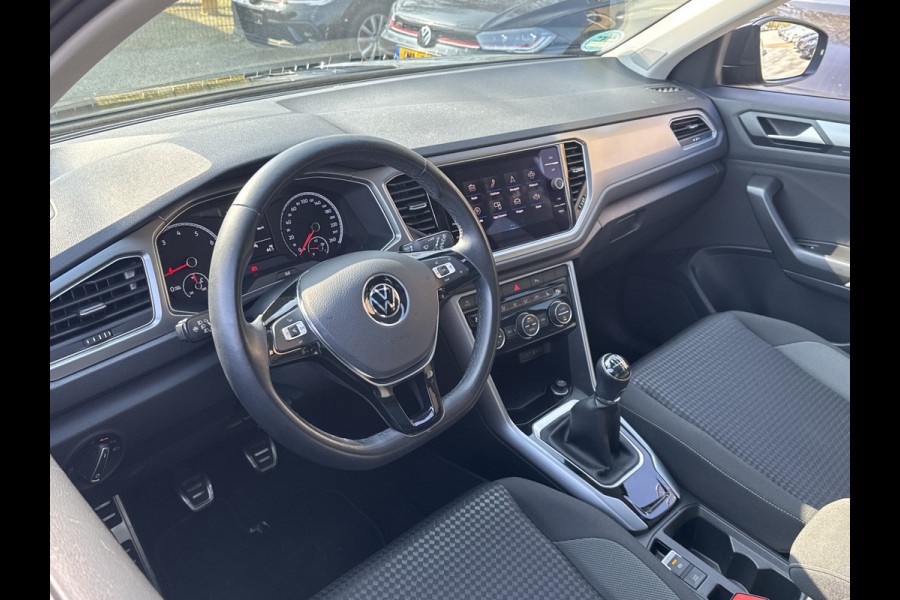 Volkswagen T-Roc TSI 110PK COMFORTLINE CARPLAY/PANORAMADAK/STOELVERW.