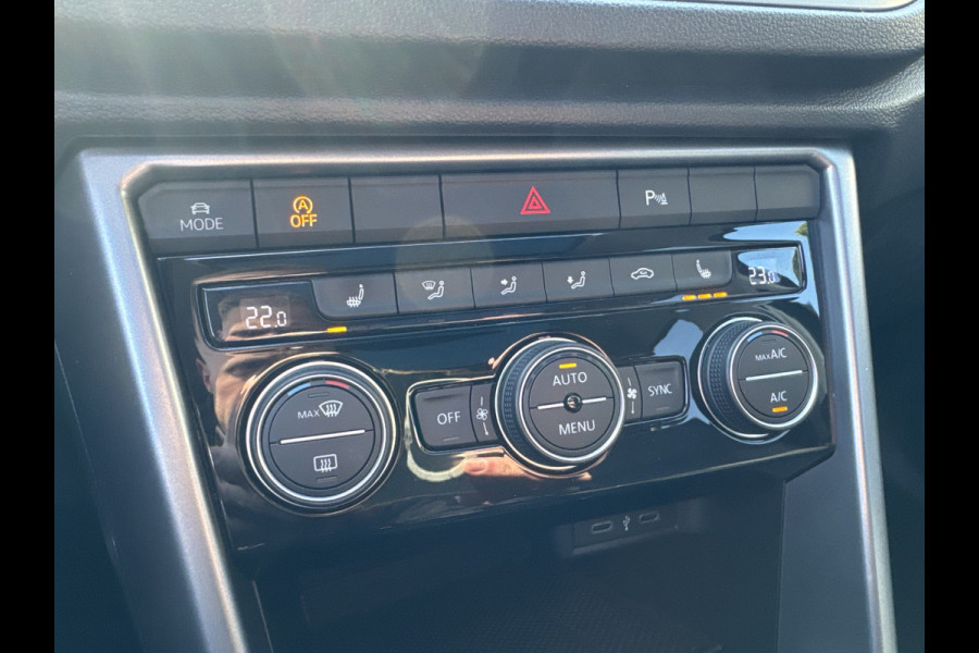 Volkswagen T-Roc TSI 110PK COMFORTLINE CARPLAY/PANORAMADAK/STOELVERW.