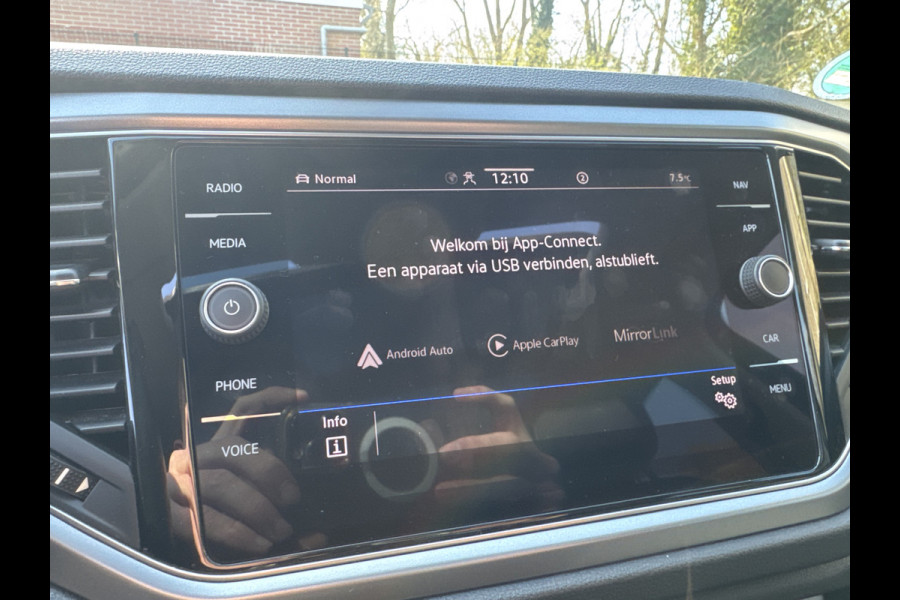 Volkswagen T-Roc TSI 110PK COMFORTLINE CARPLAY/PANORAMADAK/STOELVERW.