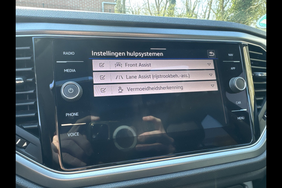 Volkswagen T-Roc TSI 110PK COMFORTLINE CARPLAY/PANORAMADAK/STOELVERW.