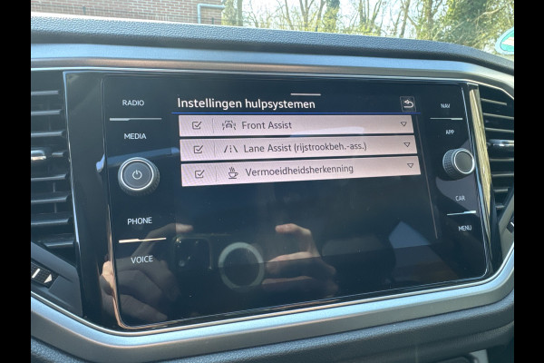 Volkswagen T-Roc TSI 110PK COMFORTLINE CARPLAY/PANORAMADAK/STOELVERW.