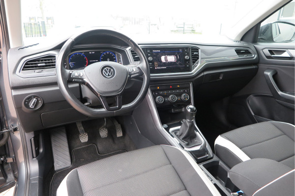 Volkswagen T-Roc 1.5 TSI 150pk Sport, Led , Adaptive cruise, Keyless , Virtual cockpit, Lane assist, Side assist, Stoelverwarming, PDC , Achteruitrijcamera, Buitenspiegels inklapbaar, Carplay , DAB+ etc.