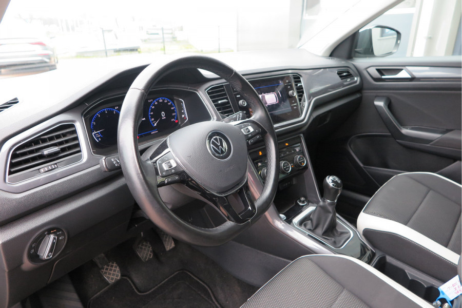Volkswagen T-Roc 1.5 TSI 150pk Sport, Led , Adaptive cruise, Keyless , Virtual cockpit, Lane assist, Side assist, Stoelverwarming, PDC , Achteruitrijcamera, Buitenspiegels inklapbaar, Carplay , DAB+ etc.