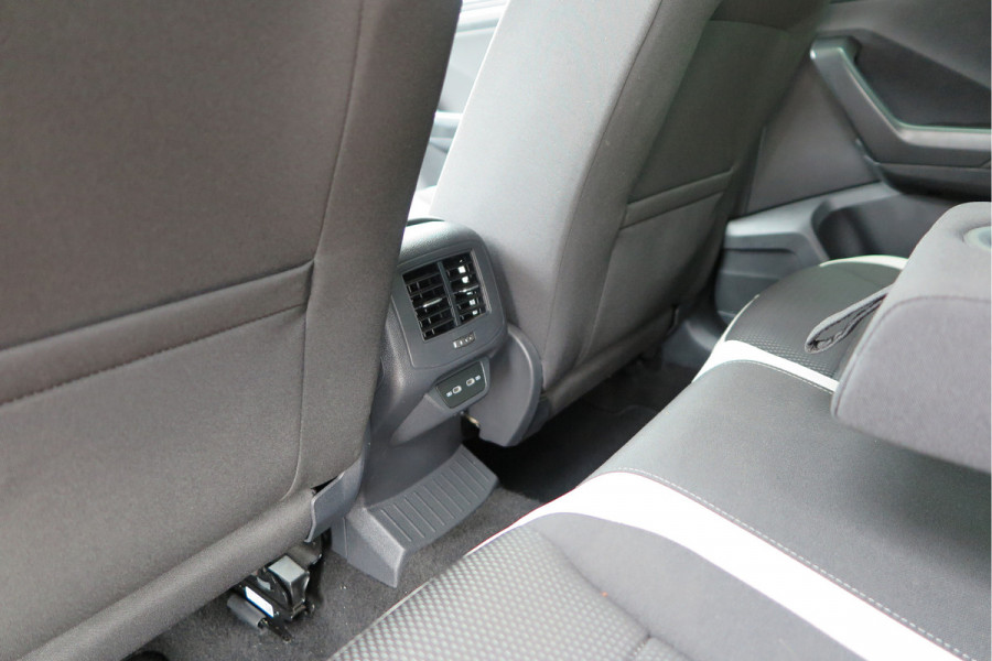 Volkswagen T-Roc 1.5 TSI 150pk Sport, Led , Adaptive cruise, Keyless , Virtual cockpit, Lane assist, Side assist, Stoelverwarming, PDC , Achteruitrijcamera, Buitenspiegels inklapbaar, Carplay , DAB+ etc.