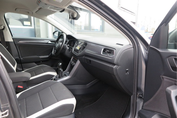 Volkswagen T-Roc 1.5 TSI 150pk Sport, Led , Adaptive cruise, Keyless , Virtual cockpit, Lane assist, Side assist, Stoelverwarming, PDC , Achteruitrijcamera, Buitenspiegels inklapbaar, Carplay , DAB+ etc.