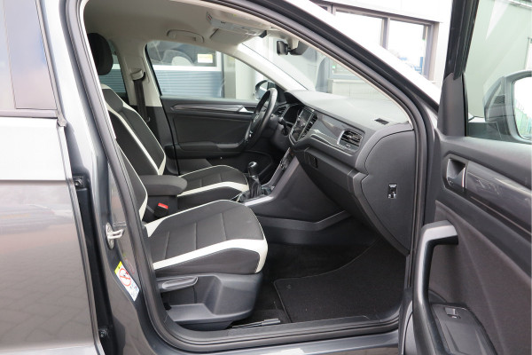 Volkswagen T-Roc 1.5 TSI 150pk Sport, Led , Adaptive cruise, Keyless , Virtual cockpit, Lane assist, Side assist, Stoelverwarming, PDC , Achteruitrijcamera, Buitenspiegels inklapbaar, Carplay , DAB+ etc.