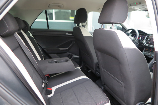 Volkswagen T-Roc 1.5 TSI 150pk Sport, Led , Adaptive cruise, Keyless , Virtual cockpit, Lane assist, Side assist, Stoelverwarming, PDC , Achteruitrijcamera, Buitenspiegels inklapbaar, Carplay , DAB+ etc.