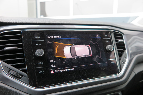 Volkswagen T-Roc 1.5 TSI 150pk Sport, Led , Adaptive cruise, Keyless , Virtual cockpit, Lane assist, Side assist, Stoelverwarming, PDC , Achteruitrijcamera, Buitenspiegels inklapbaar, Carplay , DAB+ etc.